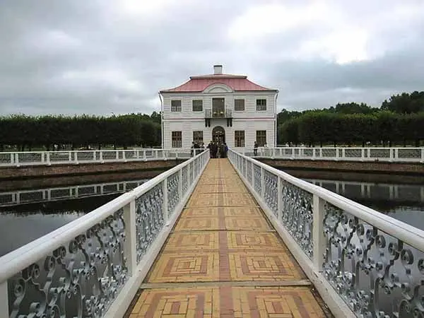 Дворец «Марли́»в музее-заповеднике «Петергоф»