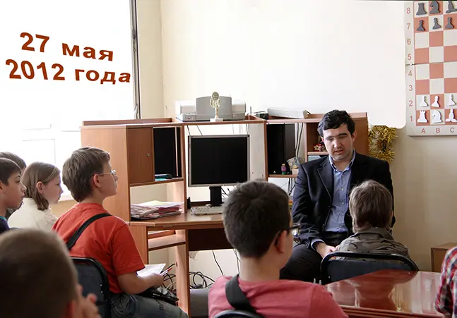 Владимир Крамник в шахматном классе рассказывает о своём шахматном пути