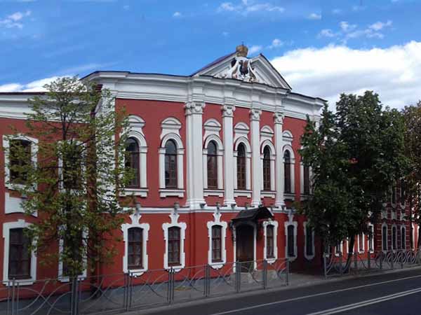 Исторические здания Казани. Большое здание Адмиралтейской конторы на ул. Карла Маркса