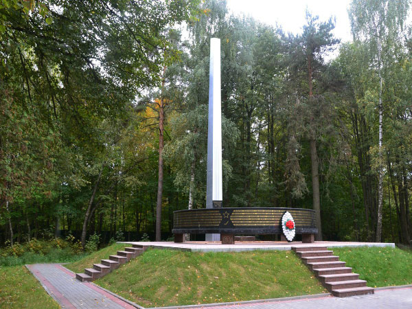 Стела погибшим жителям Расторгуево в 1941-1945 годы