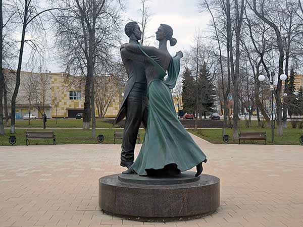 Городская скульптура в Люберцах/ Скульптурная композиция Танцующие вальс в Люберцах