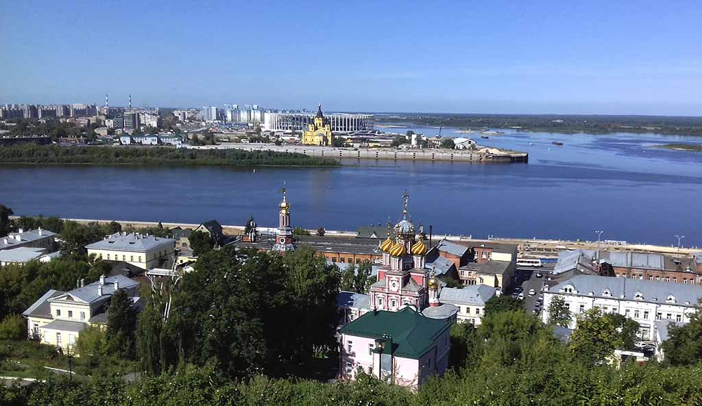 Достопримечательности Нижнего Новгорода. Вид на Нижний Новгород с набережной Федоровского