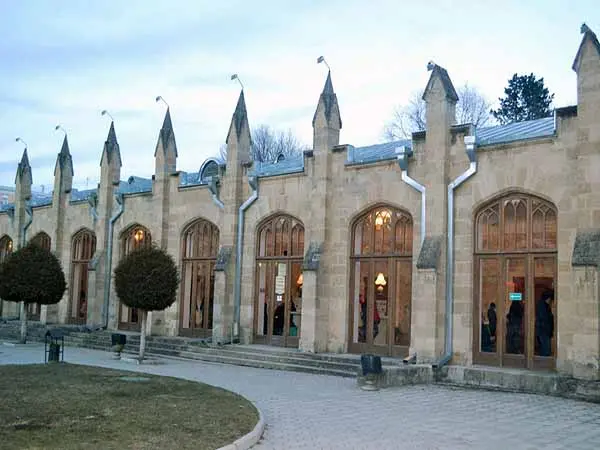 Здание Нарзанной галереи в Кисловодске