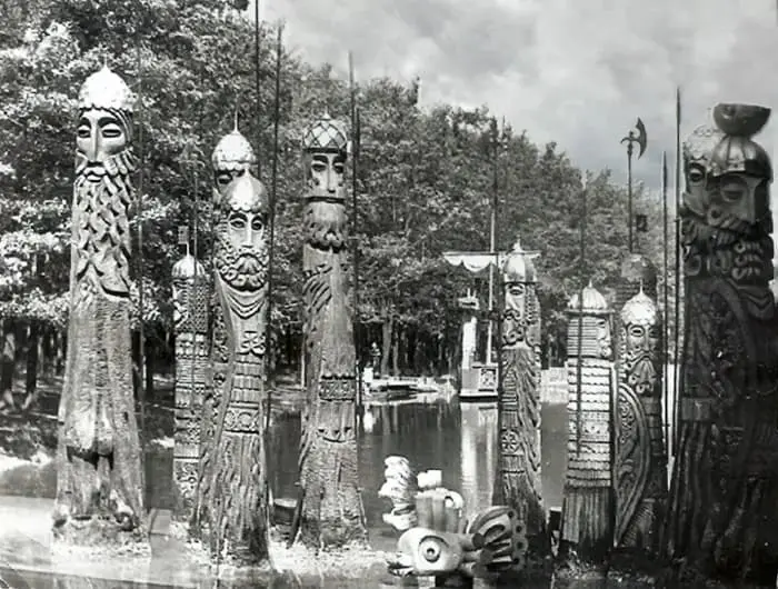 Деревянные скульптуры в Детском парке Новомосковска