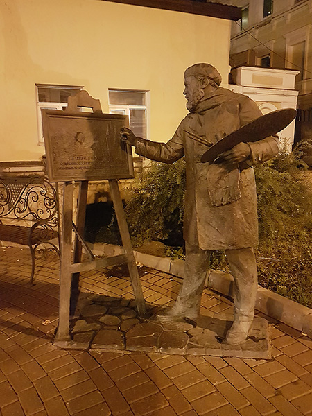 Нижний Новгород. Скульптура художника К.Е. Маковского с мольбертом