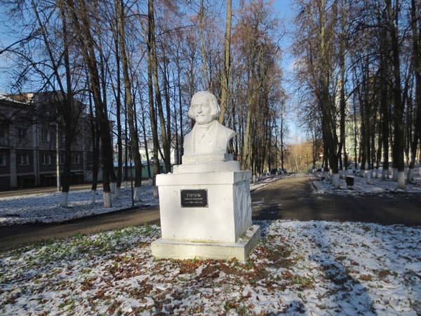 Скульптура Н.В. Гоголя во Владимире