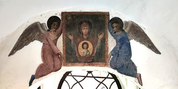 Углич. Икона Божией Матери Знамение находится в церкви царевича Димитрия на крови.