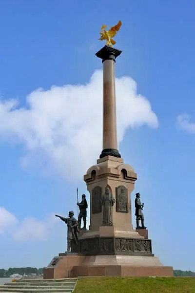 Парк Стрелка в Ярославле. Памятник 1000-летие города