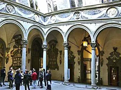 Флоренция. Внутренний дворик дворца Ме́дичи-Рикка́рди