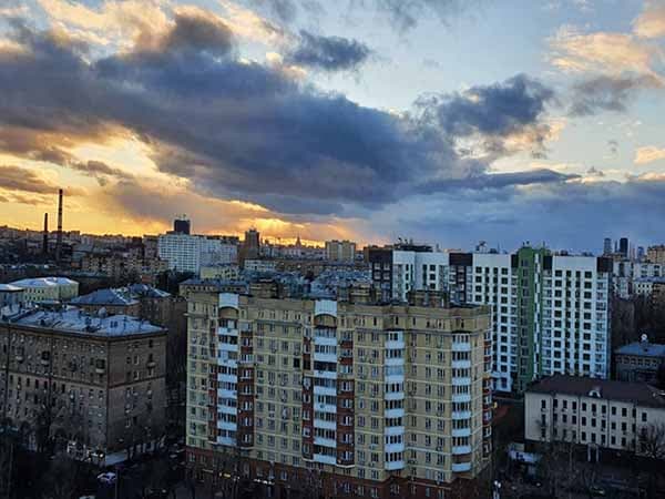 Небо спускается. Москва Южнопортовый район, 17 этаж