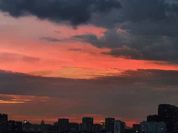 Красно-чёрный закат. Москва Южнопортовый район, 17 этаж