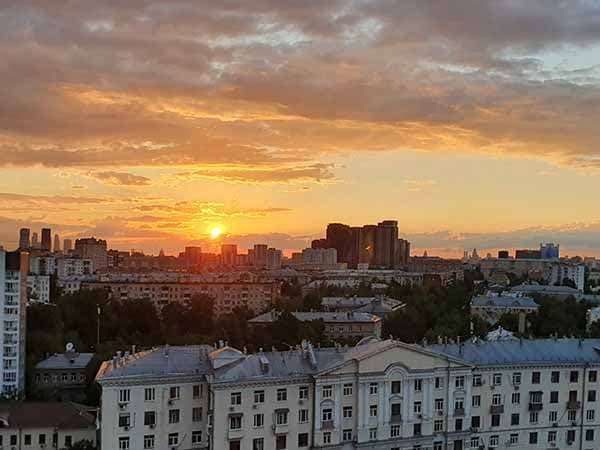Солнце красиво садится. Москва Южнопортовый район, 17 этаж