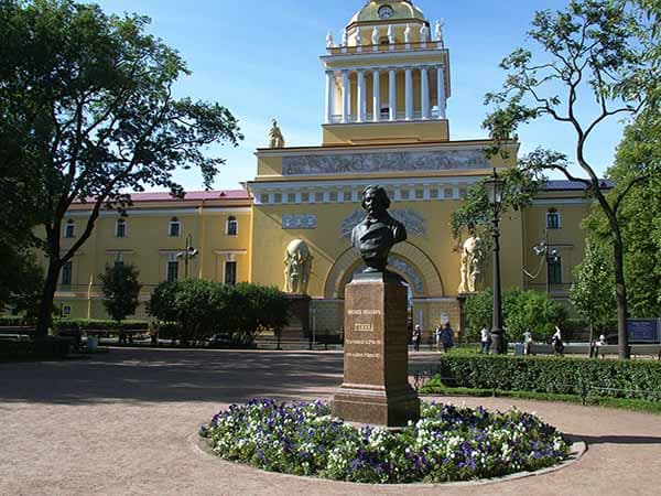 Санкт-Петербург Бюст М.И. Глинки в Александровском саду перед Адмиралтейством 