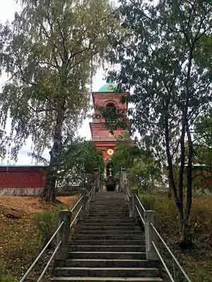Лестница к колокольне храма Воскресенского скита